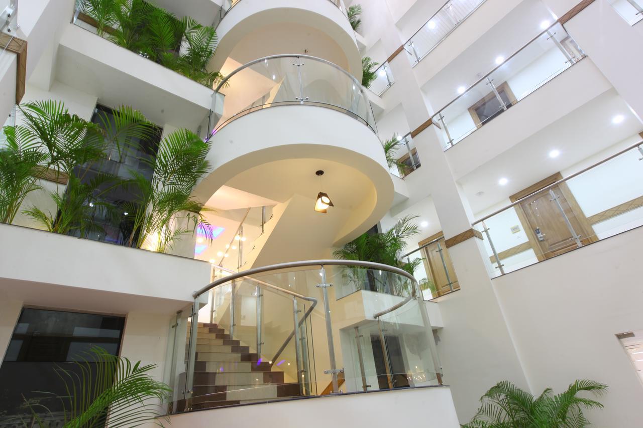 Sidra Pristine Hotel&Portico Halls Kochi Exterior foto