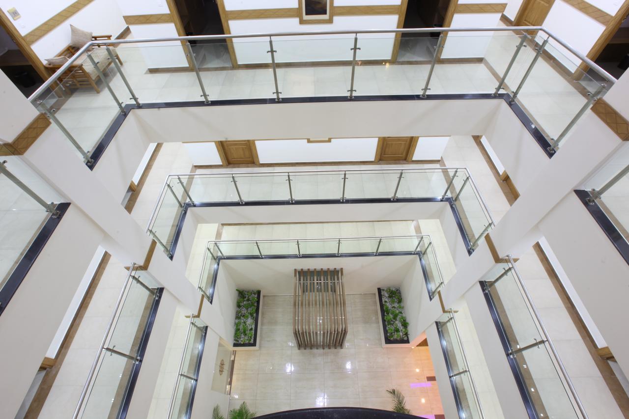 Sidra Pristine Hotel&Portico Halls Kochi Exterior foto