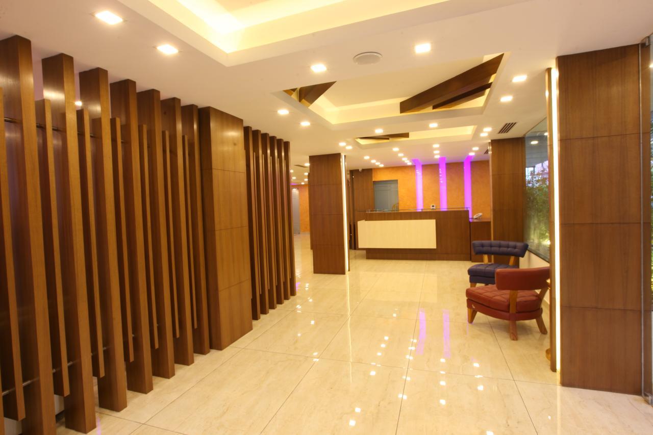 Sidra Pristine Hotel&Portico Halls Kochi Exterior foto