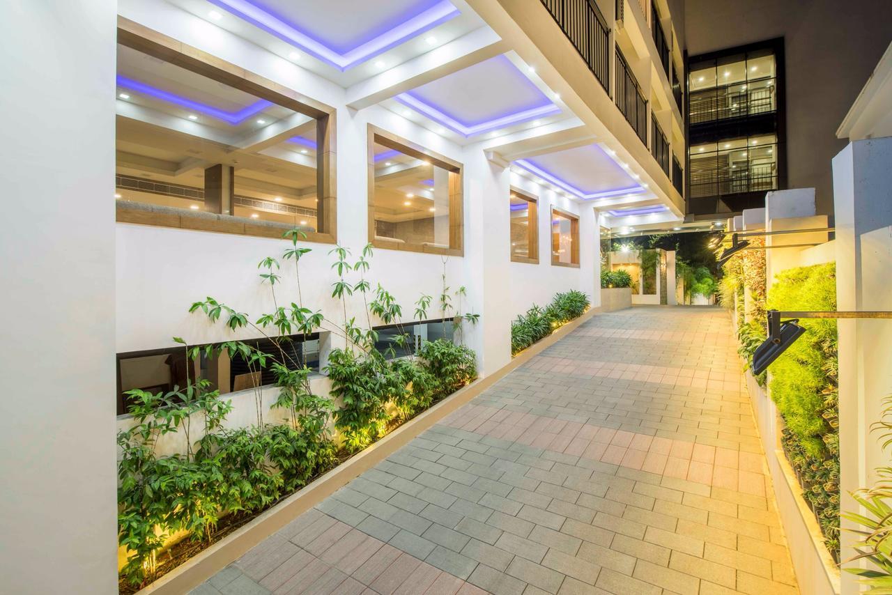 Sidra Pristine Hotel&Portico Halls Kochi Exterior foto